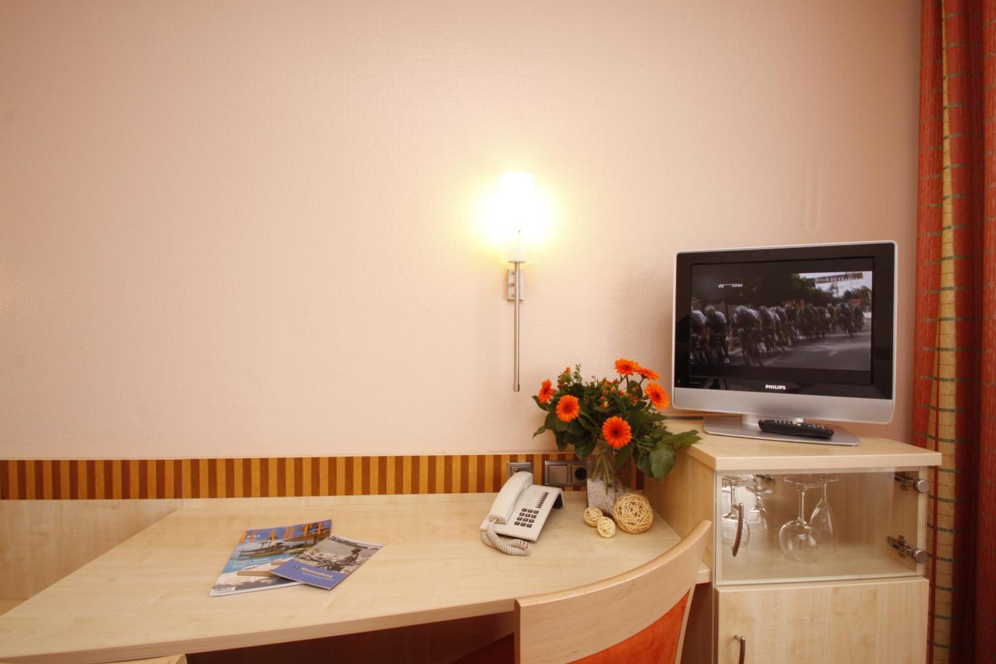 Hotel Kaiserhof Wesel Везель Экстерьер фото