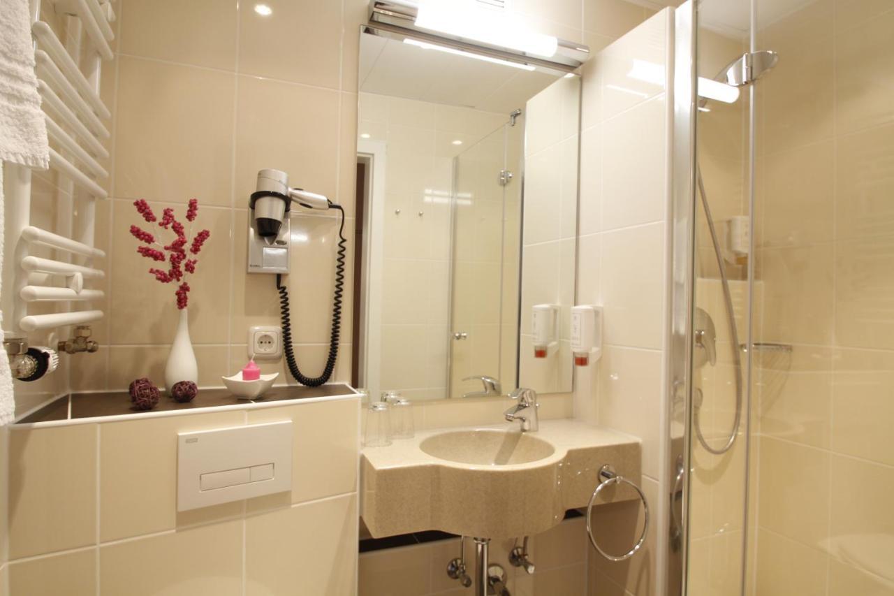 Hotel Kaiserhof Wesel Везель Экстерьер фото